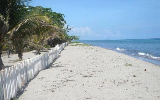 (4993) Honduras-La Ceiba/ Ferienanlage mit eigener Sandstrand im Karibischen Meer-<br>Hotel-Neubau möglich!