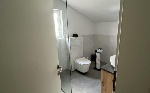 Heiligensee/ Wohnen im Grünen – Bezugsfreie Doppelhaushälfte mit Keller, Garage u.Pool (neu saniert)