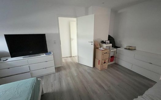 Heiligensee/ Wohnen im Grünen – Bezugsfreie Doppelhaushälfte mit Keller, Garage u.Pool (neu saniert)