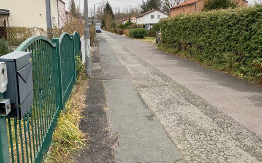 Heiligensee/ Wohnen im Grünen – Bezugsfreie Doppelhaushälfte mit Keller, Garage u.Pool (neu saniert)