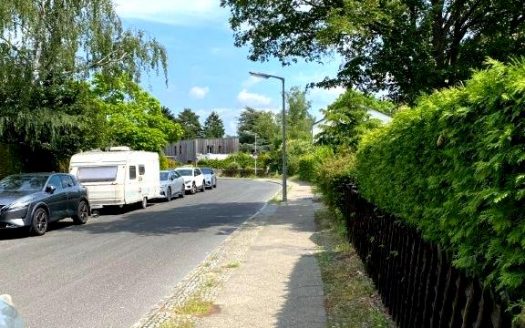 – Nähe Britzer Garten/ Reihenendhaus mit Teilkeller und Garage –