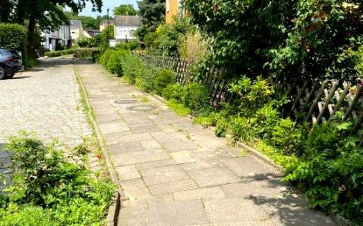 – Nähe Britzer Garten/ Reihenendhaus mit Teilkeller und Garage –