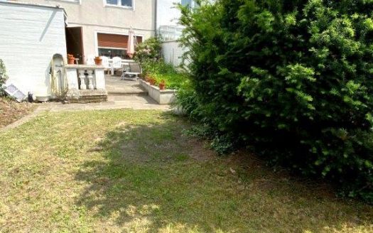 – Nähe Britzer Garten/ Reihenendhaus mit Teilkeller und Garage –