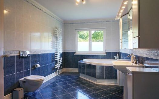 Wohnen am Motzener See / exkl. Villa mit Wassergrundstück, Pool und eigenem Steg
