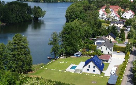 Wohnen am Motzener See / exkl. Villa mit Wassergrundstück, Pool und eigenem Steg