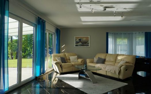 Wohnen am Motzener See / exkl. Villa mit Wassergrundstück, Pool und eigenem Steg