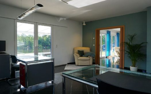 Wohnen am Motzener See / exkl. Villa mit Wassergrundstück, Pool und eigenem Steg