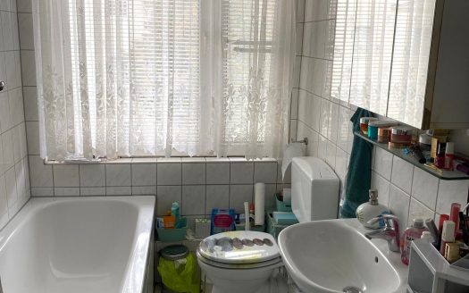 Spreenähe/ Neubauwohnung mit Balkon, Wannenbad, sep.Zimmer etc.