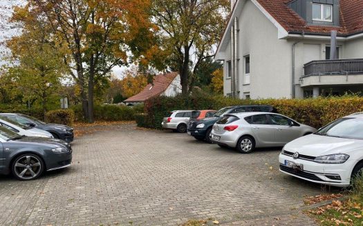 Nähe Renbahn/ Terrassenwohnung mit Terrasse mit Bad und G-WC