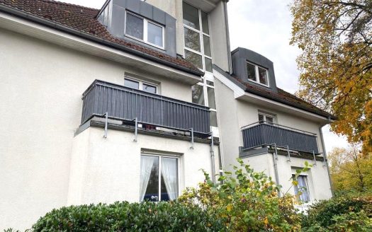 Nähe Renbahn/ Terrassenwohnung mit Terrasse mit Bad und G-WC