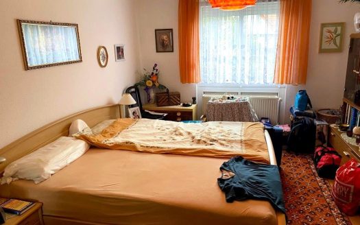 Nähe Renbahn/ Terrassenwohnung mit Terrasse mit Bad und G-WC