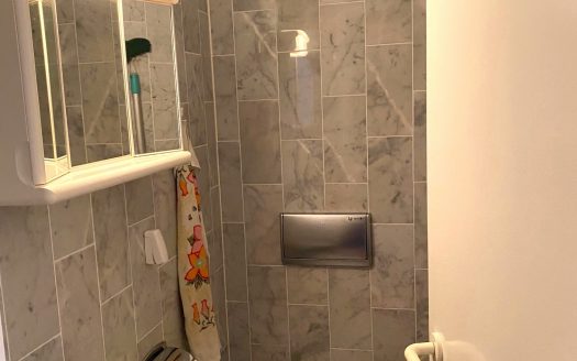 Nähe Renbahn/ Terrassenwohnung mit Terrasse mit Bad und G-WC