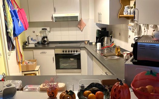 Nähe Rennbahn/ Bezugsfreie Wohnung mit Terrasse mit Bad und G-WC (für Selbstnutzer oder Anleger)