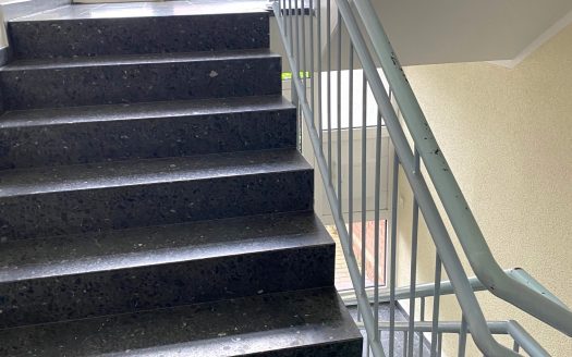 Nähe Renbahn/ Terrassenwohnung mit Terrasse mit Bad und G-WC