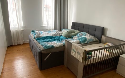 Wohnen im Malerviertel/Altbauwohnung mit Balkon, EBK, Wannenbad + DG-Ausbaupotenzial