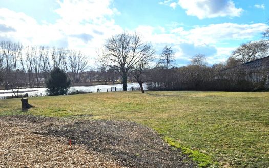 Traumlage am See / Baugrundstück in direkter Wasserlage (Bauvorbescheid liegt vor)