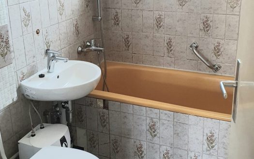 -Nähe FU-Gemeindepark/ Bezugsfreie Wohnung mit Balkon, Wannenbad, Stellplatz (WG-Tauglich)-