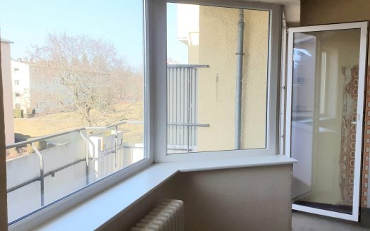 -Nähe FU-Gemeindepark/ Bezugsfreie Wohnung mit Balkon, Wannenbad, Stellplatz (WG-Tauglich)-