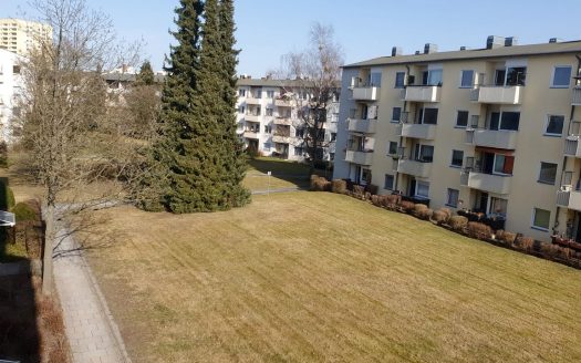 -Nähe FU-Gemeindepark/ Bezugsfreie Wohnung mit Balkon, Wannenbad, Stellplatz (WG-Tauglich)-
