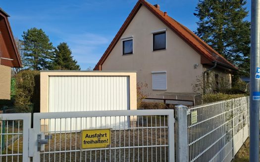 Nähe Köpenicker Str./ Freistehendes Einfamilienhaus mit Vollkeller und Garage