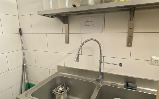 – Dönerladen im Kreuzberger Kiez inkl.Ausstattung abzugeben (Ablöse erforderlich)