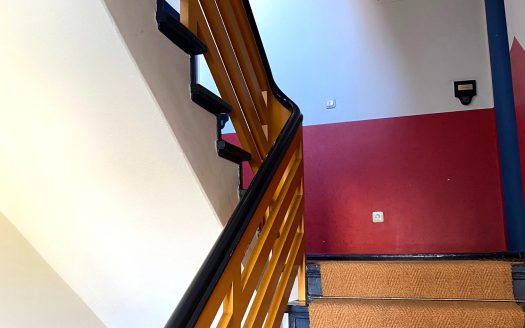 Charmante Altbauwohnung mit Balkon (Ideal für 2-3er Studenten-WG)