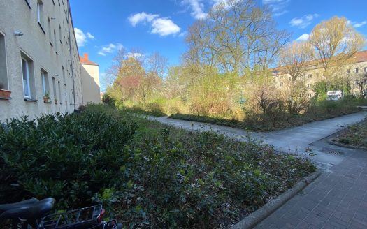 Charmante Altbauwohnung mit Balkon (Ideal für 2-3er Studenten-WG)