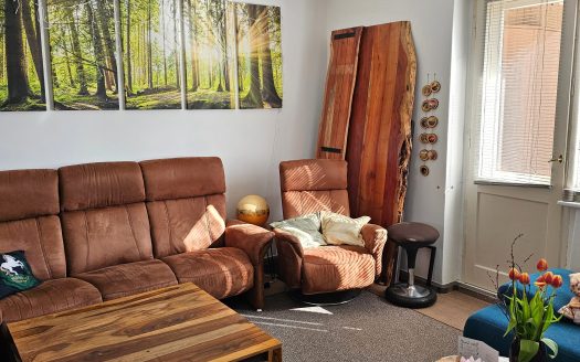 Charmante Altbauwohnung mit Balkon (Ideal für 2-3er Studenten-WG)