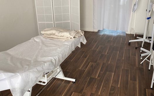 Gewerbeladen inkl. Ausstattung – (z.Zt.Kosmetikstudio- geeignet auch als Nagelstudio/Büro-Praxis, Friseur, Spätkauf etc