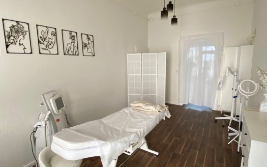 Gewerbeladen inkl. Ausstattung – (z.Zt.Kosmetikstudio- geeignet auch als Nagelstudio/Büro-Praxis, Friseur, Spätkauf etc