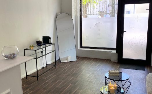Gewerbeladen inkl. Ausstattung – (z.Zt.Kosmetikstudio- geeignet auch als Nagelstudio/Büro-Praxis, Friseur, Spätkauf etc