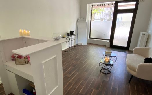 Gewerbeladen inkl. Ausstattung – (z.Zt.Kosmetikstudio- geeignet auch als Nagelstudio/Büro-Praxis, Friseur, Spätkauf etc