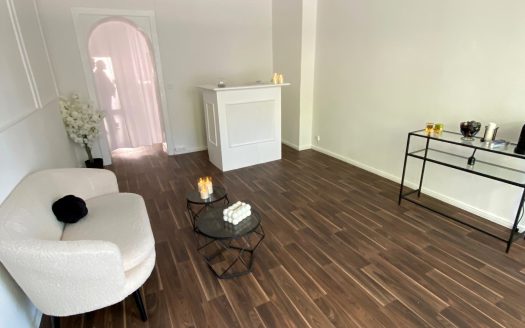 Gewerbeladen inkl. Ausstattung – (z.Zt.Kosmetikstudio- geeignet auch als Nagelstudio/Büro-Praxis, Friseur, Spätkauf etc