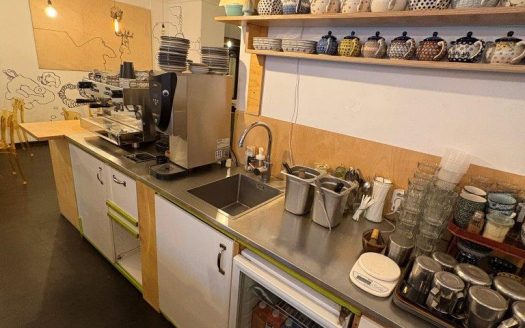 Café-Restaurant mit Vollküche zu attraktiven Konditionen abzugeben