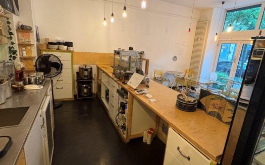 Café-Restaurant mit Vollküche zu attraktiven Konditionen abzugeben