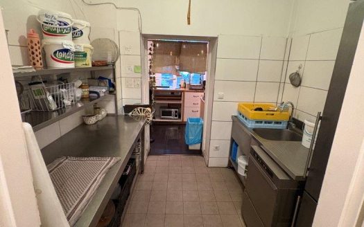 Café-Restaurant mit Vollküche zu attraktiven Konditionen abzugeben