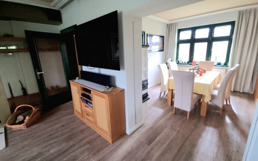 Traumlage im Grünen am Baggersee/ Einfamilienhaus mit Vollkeller im Bestzustand
