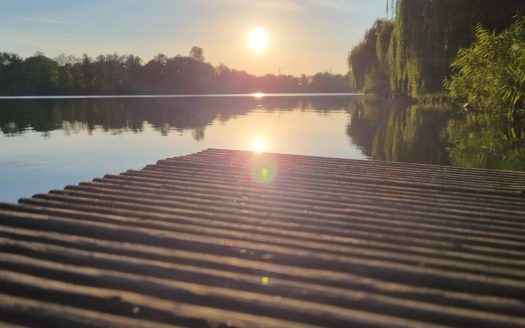 Traumlage am See / Baugrundstück in direkter Wasserlage (Bauvorbescheid liegt vor)