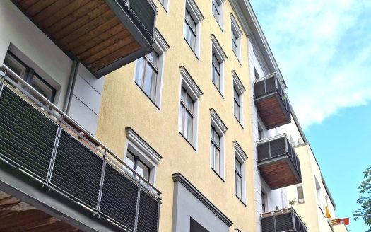 City-Wohnung im Schiller-Kiez/ modernisierte Altbauwohnung mit EBK, Duschbad u.abgez.Dielen