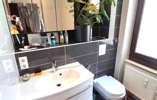 City-Wohnung im Schiller-Kiez/ modernisierte Altbauwohnung mit EBK, Duschbad u.abgez.Dielen